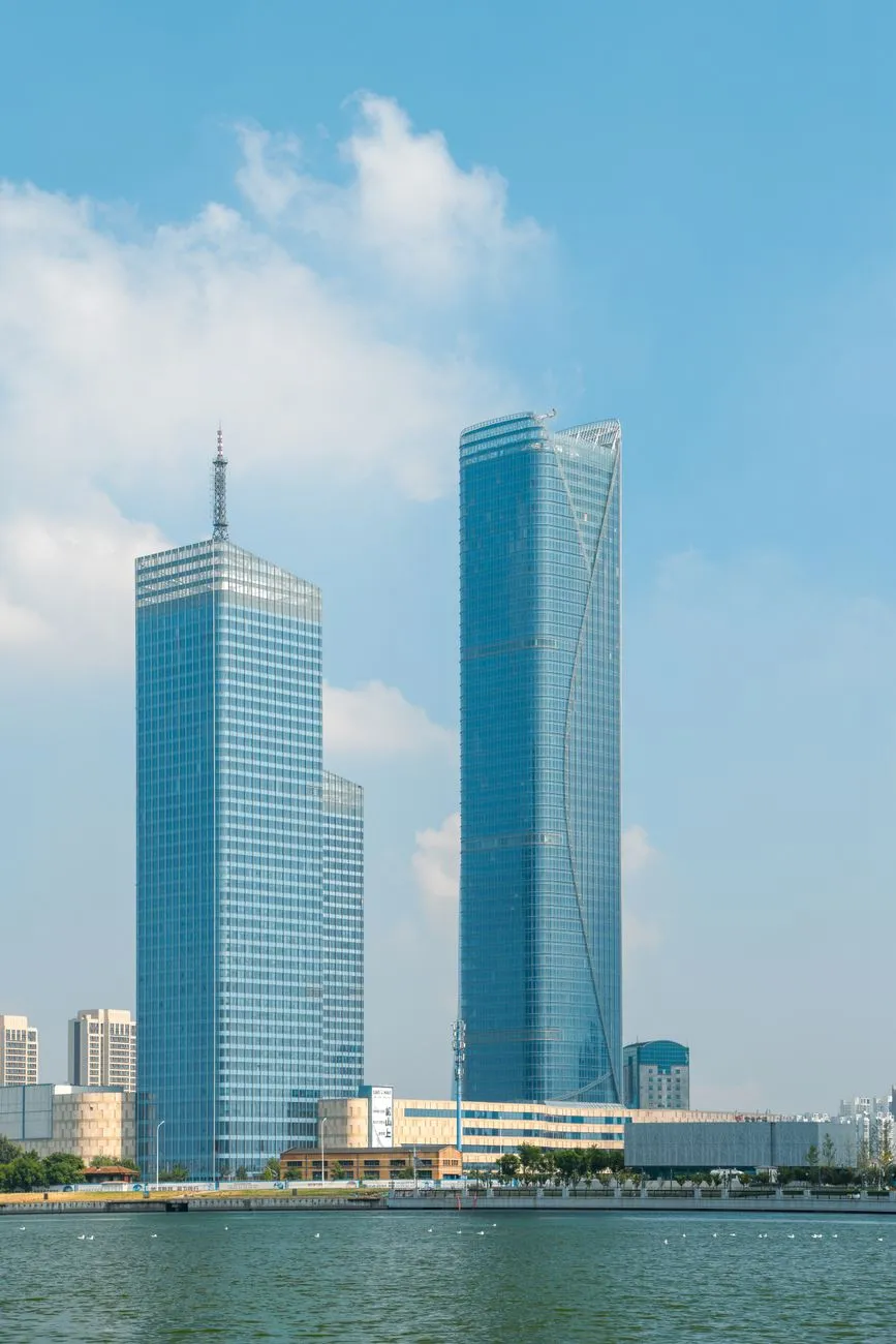 千娱音2024秋季个性穿搭系列：三款热门单品对比与搭配建议