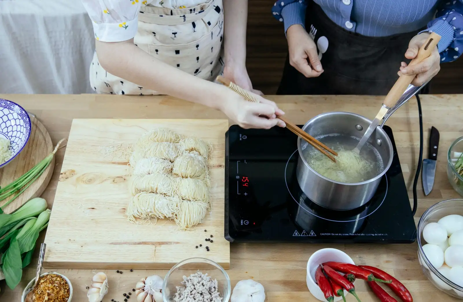 原创潮牌服饰面料选材标准与品质管控要点